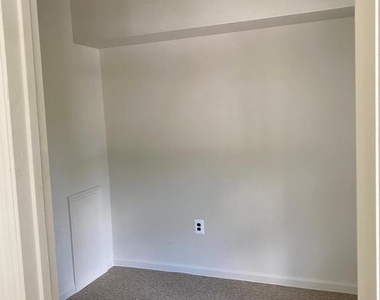 4517 N 20th Street - Photo Thumbnail 8
