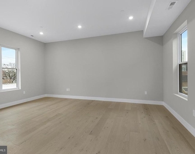1343 Fitzwater Street - Photo Thumbnail 15