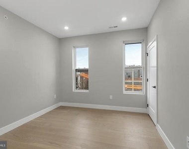 1343 Fitzwater Street - Photo Thumbnail 6