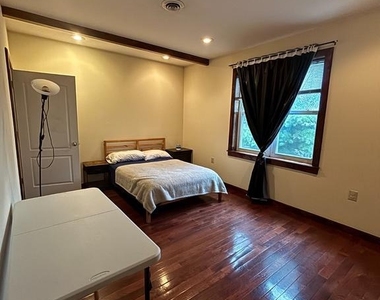 1824 W Diamond Street - Photo Thumbnail 3