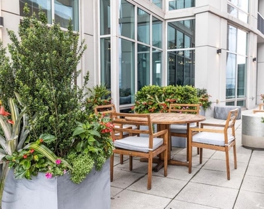 206 W Washington Square - Photo Thumbnail 29