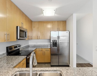 206 W Washington Square - Photo Thumbnail 13