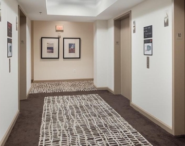 206 W Washington Square - Photo Thumbnail 5
