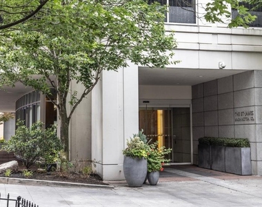 206 W Washington Square - Photo Thumbnail 3