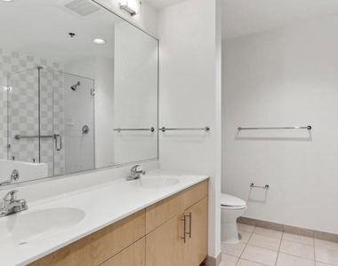 206 W Washington Square - Photo Thumbnail 22