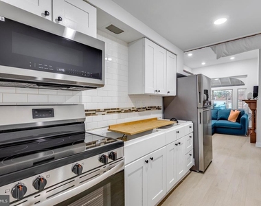 4242 Pine Street - Photo Thumbnail 10