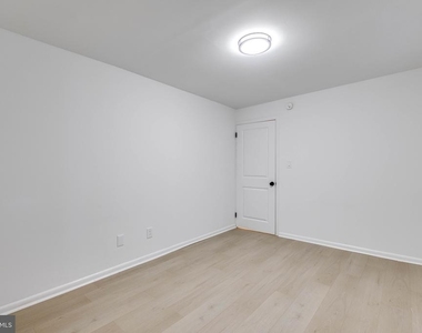 4242 Pine Street - Photo Thumbnail 3