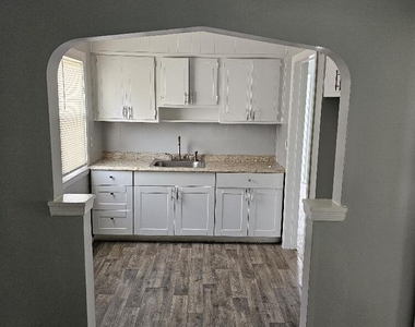 3337 S Bassett - Photo Thumbnail 4