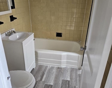 3337 S Bassett - Photo Thumbnail 6