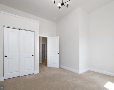 151 N York Street - Photo Thumbnail 6