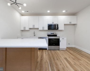 151 N York Street - Photo Thumbnail 3