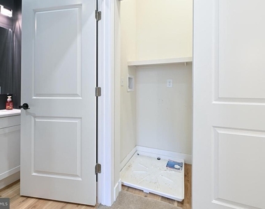 151 N York Street - Photo Thumbnail 11