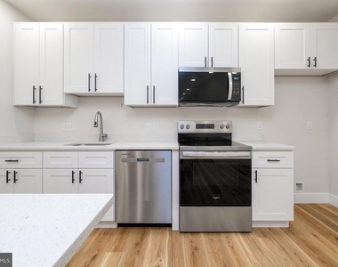 151 N York Street - Photo Thumbnail 2