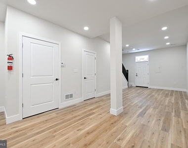 151 N York Street - Photo Thumbnail 4