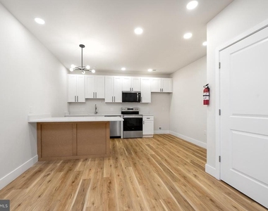 151 N York Street - Photo Thumbnail 1