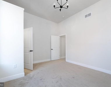 151 N York Street - Photo Thumbnail 10