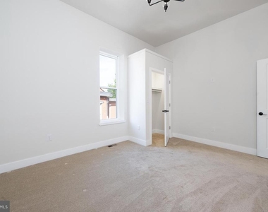 151 N York Street - Photo Thumbnail 9