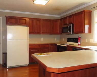 2325 Majestic Court - Photo Thumbnail 9