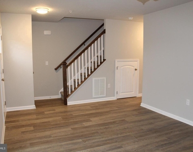 642 N N College Street - Photo Thumbnail 2