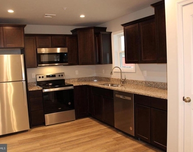 642 N N College Street - Photo Thumbnail 1