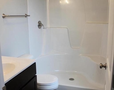 642 N N College Street - Photo Thumbnail 3