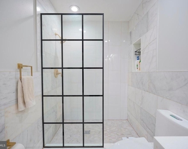 16 Buckingham Place - Photo Thumbnail 40