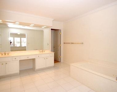 3611 Lion Ridge Court - Photo Thumbnail 11