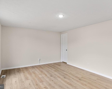 127 Villa Knoll Court - Photo Thumbnail 14