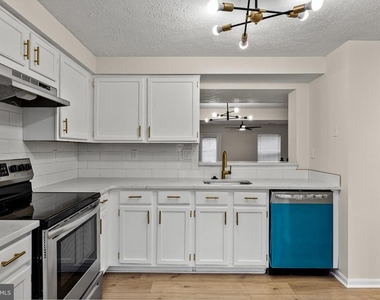 127 Villa Knoll Court - Photo Thumbnail 4