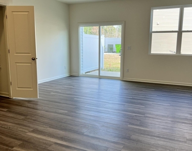2065 Glen Crossing Drive - Photo Thumbnail 2