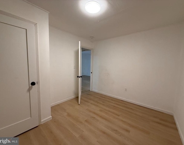 34 Oakland Street - Photo Thumbnail 7