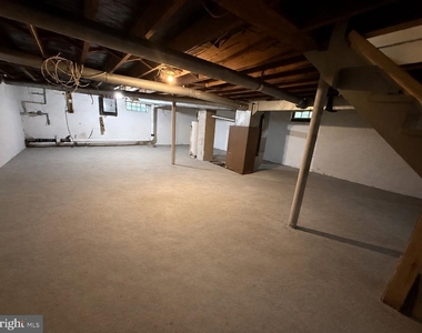 34 Oakland Street - Photo Thumbnail 9
