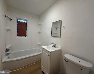34 Oakland Street - Photo Thumbnail 5