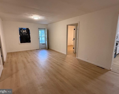 34 Oakland Street - Photo Thumbnail 1