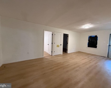 34 Oakland Street - Photo Thumbnail 2
