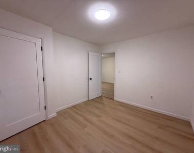 34 Oakland Street - Photo Thumbnail 8