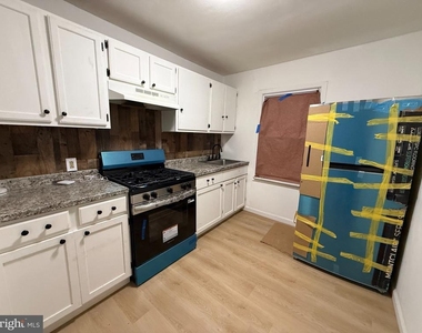 34 Oakland Street - Photo Thumbnail 3