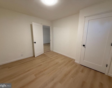 34 Oakland Street - Photo Thumbnail 6