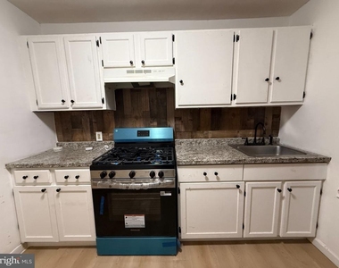 34 Oakland Street - Photo Thumbnail 4