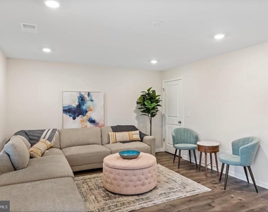 12 Venice Lane - Photo Thumbnail 7