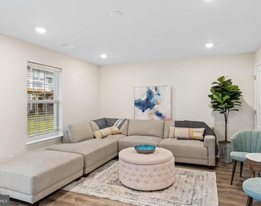 12 Venice Lane - Photo Thumbnail 6