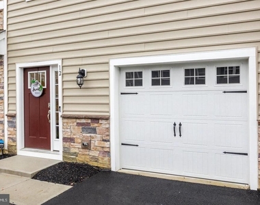 12 Venice Lane - Photo Thumbnail 1