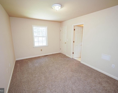 935 Queen Avenue - Photo Thumbnail 20