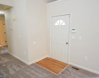 935 Queen Avenue - Photo Thumbnail 6