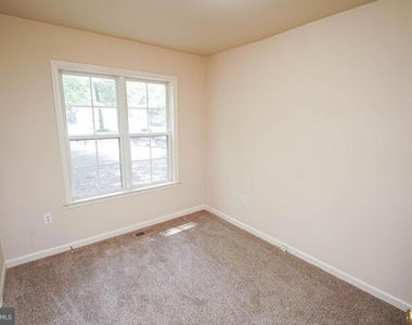 935 Queen Avenue - Photo Thumbnail 27