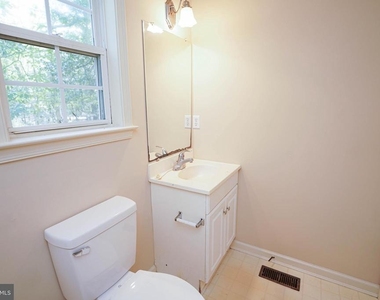 935 Queen Avenue - Photo Thumbnail 32