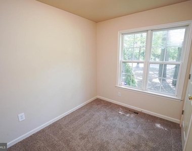 935 Queen Avenue - Photo Thumbnail 34