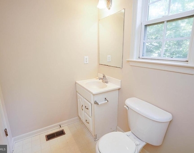 935 Queen Avenue - Photo Thumbnail 25