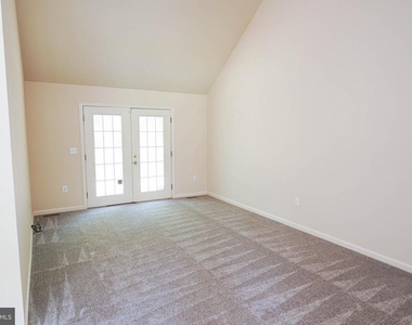 935 Queen Avenue - Photo Thumbnail 7