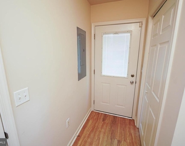 935 Queen Avenue - Photo Thumbnail 17
